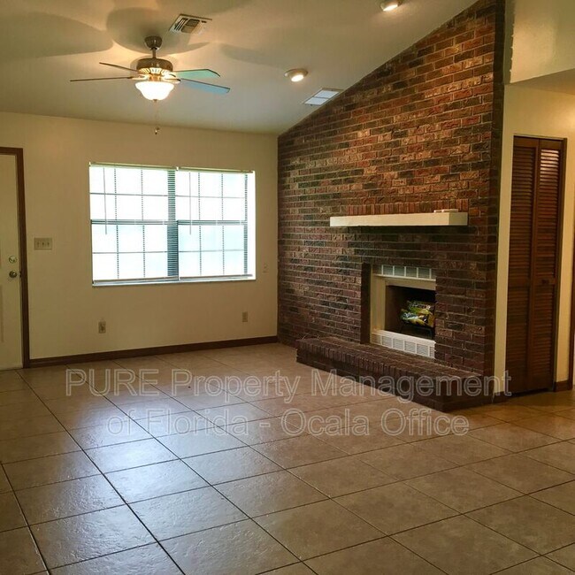 Building Photo - 3260 NE 45th St