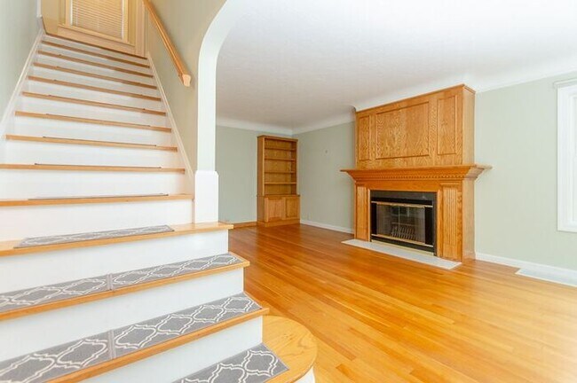Building Photo - Charming Spacious 2BD/2BA Home in Rocky River