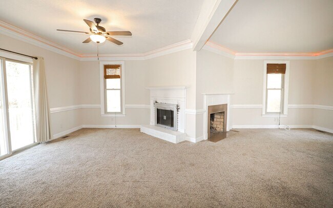 Foto del edificio - 809 Houndslake Dr