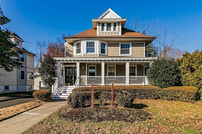 Building Photo - 319 Lenox Ave