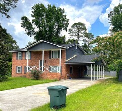 Building Photo - 1040 Live Oak Dr