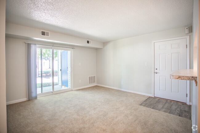 2BR,1.5BA,-900SF Renovated Kitchen - Grafton Station