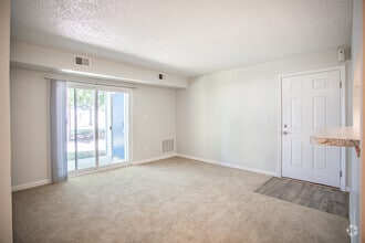 2BR,1.5BA,-900SF Renovated Kitchen - Grafton Station