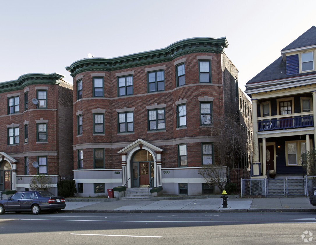 Foto principal - 580-580A Blue Hill Ave