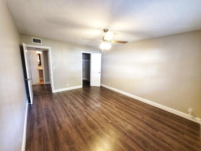 Foto del edificio - 6501 Winfield Blvd