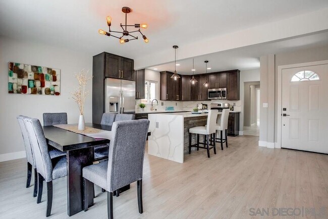 Foto del edificio - 7902 Shorewood Dr