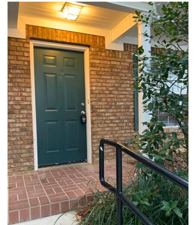 Building Photo - 2738 W Tharpe St