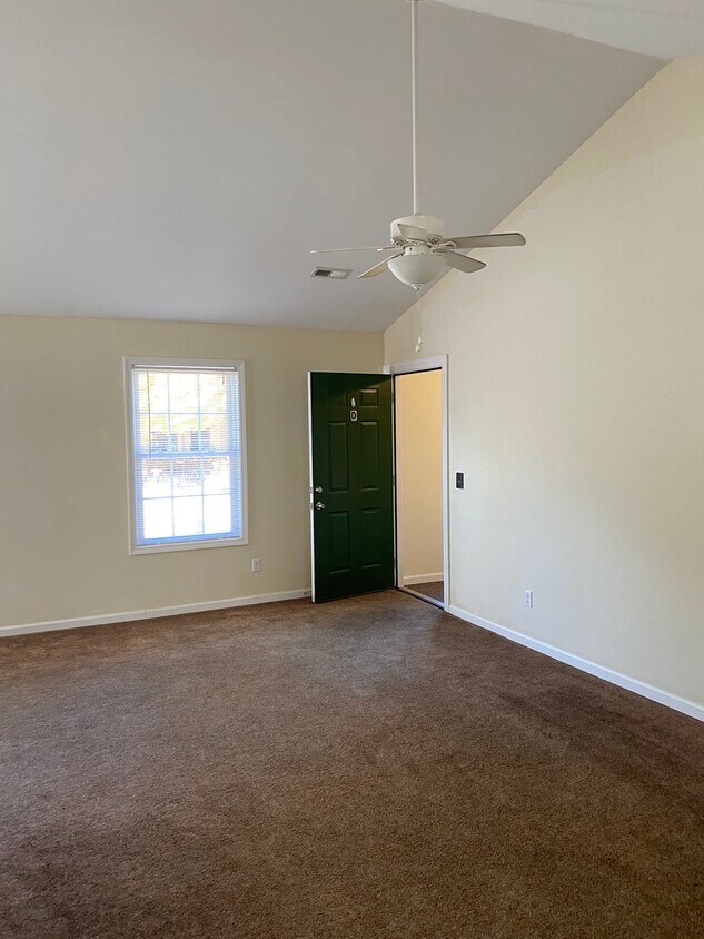 Living Room - 416 N Green St
