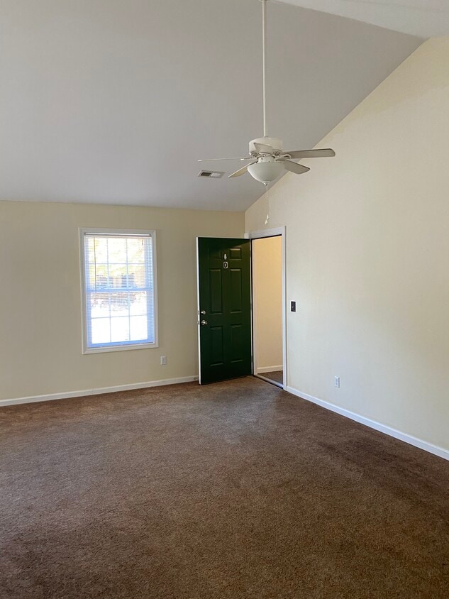 Living Room - 416 N Green St