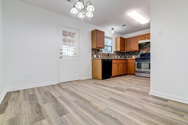 Building Photo - 1706 Honeysuckle Lane, Round Rock, TX 7866...