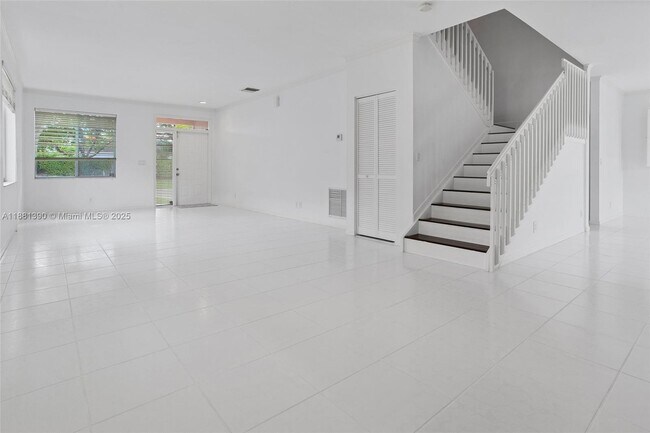 Foto del edificio - 10096 Country Brook Rd
