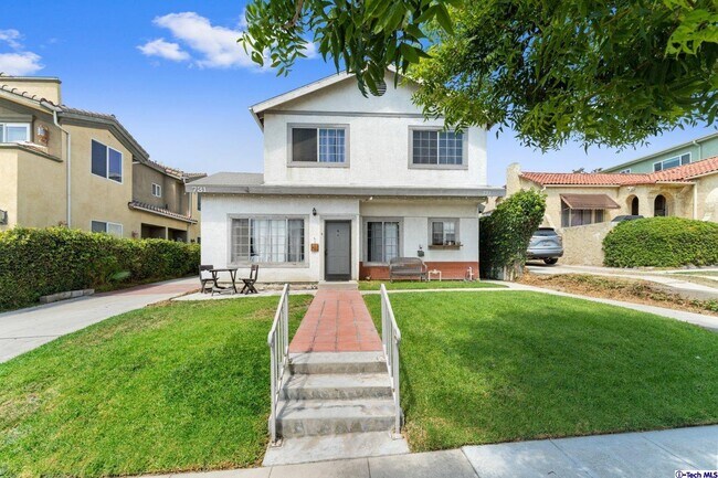 Foto del edificio - 731 E Cypress Ave