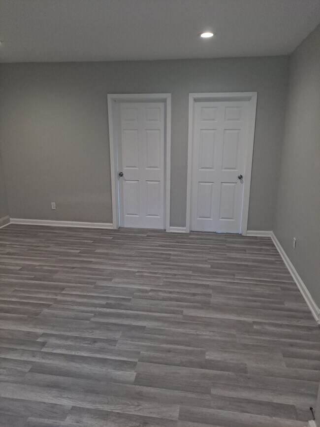 Large common area - 16544 Plymouth Rd