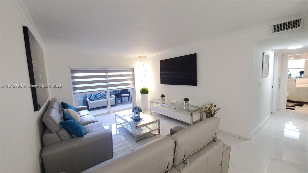 Foto principal - 6095 W 18th Ave