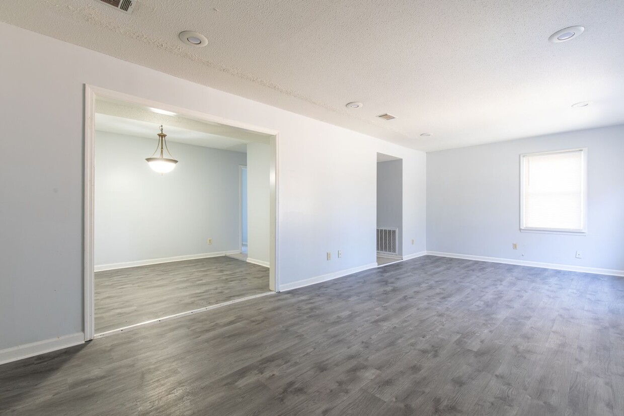Primary Photo - 3 bed 2.5 bsth