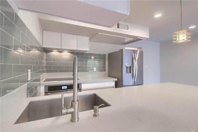 Foto del edificio - 3110 Red River St