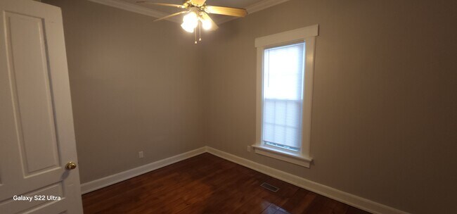 Foto del edificio - 446 Brightwood Ave