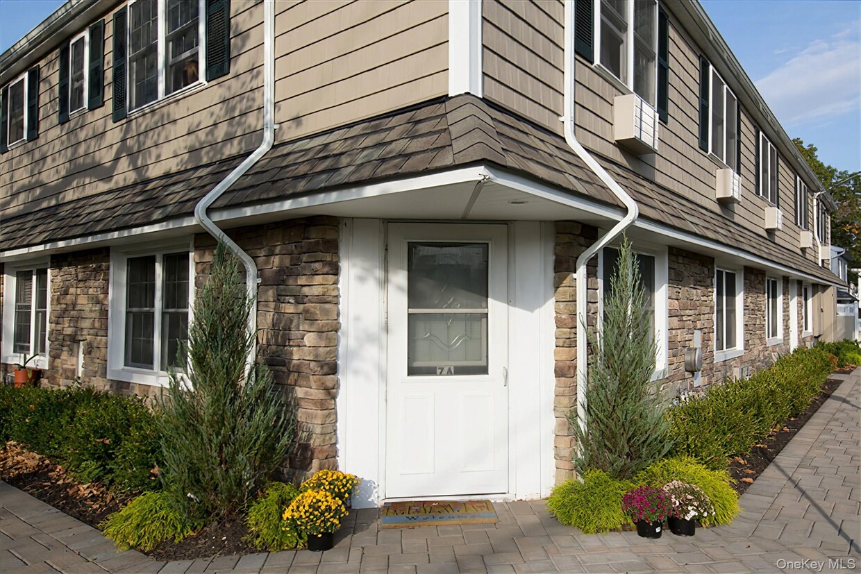 Primary Photo - 140 Orinoco Dr
