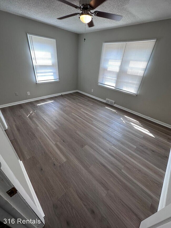 Building Photo - 2 br, 1 bath House - 2102 S Spruce St