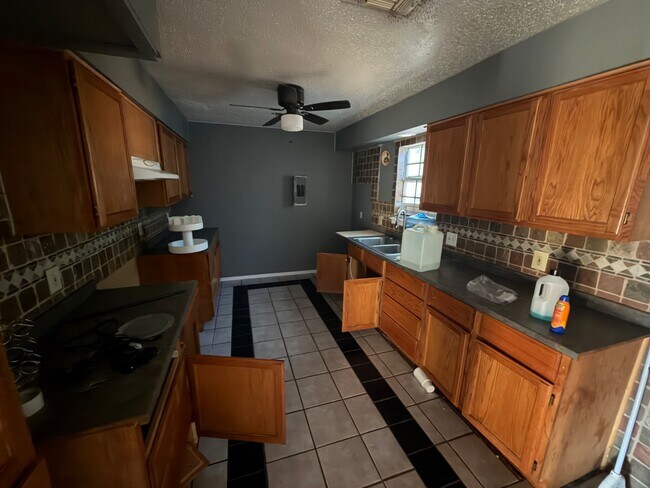 Foto del edificio - 8203 Elkridge Ave