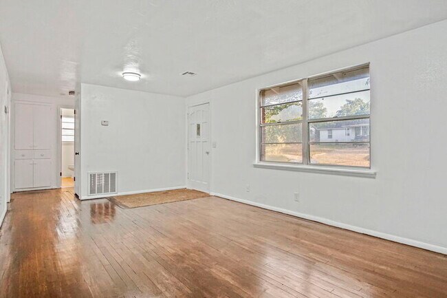 Foto del edificio - 1041 Hickory Ln
