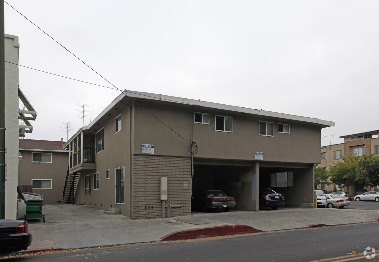 Building Photo - 402 S 4th St