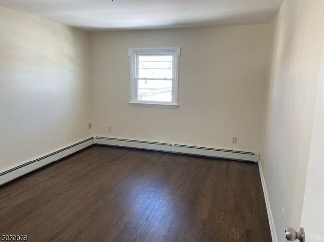 Building Photo - 418 Montclair Ave