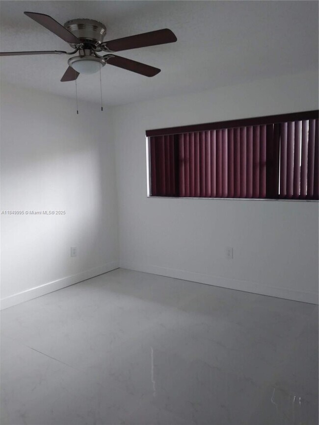 Foto del edificio - 20680 NE 4th Ct