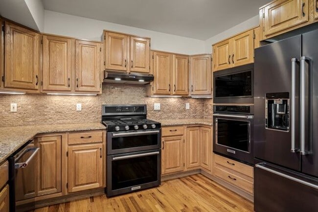 Building Photo - 8450 Melross Ct