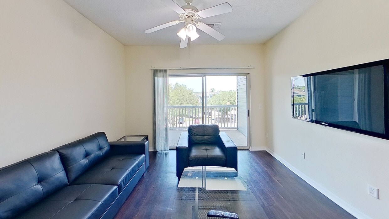 Photo - West 10 Apartments