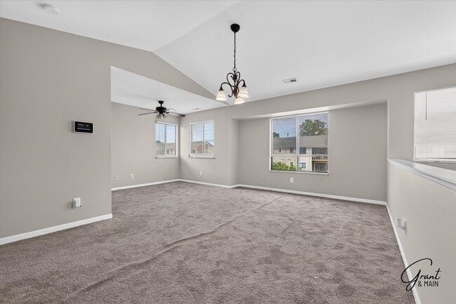 Foto del edificio - $1295 2 bedroom upper condo