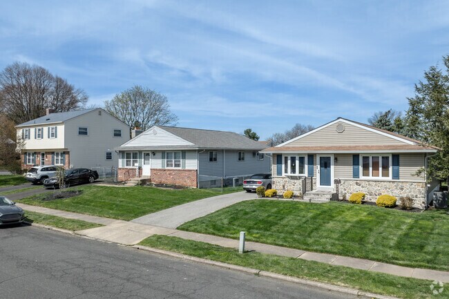 Willow Grove homes range roughly $275K–$650K, with condos from about $160K–$250K.