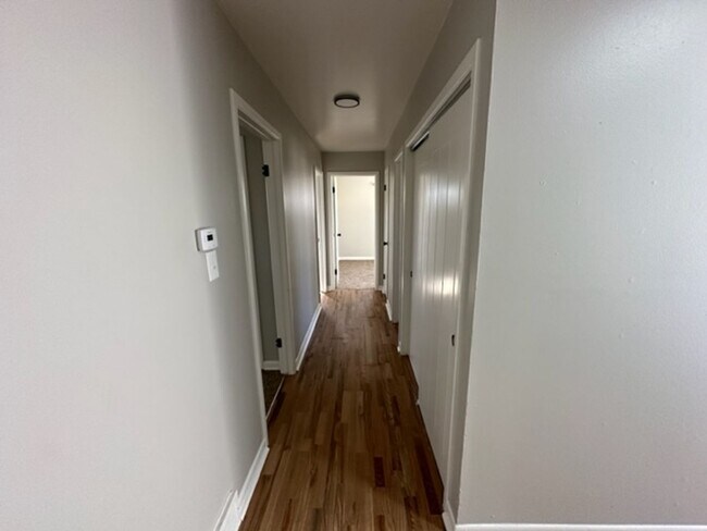 Foto del edificio - 4 bedroom, 3 bath single family home