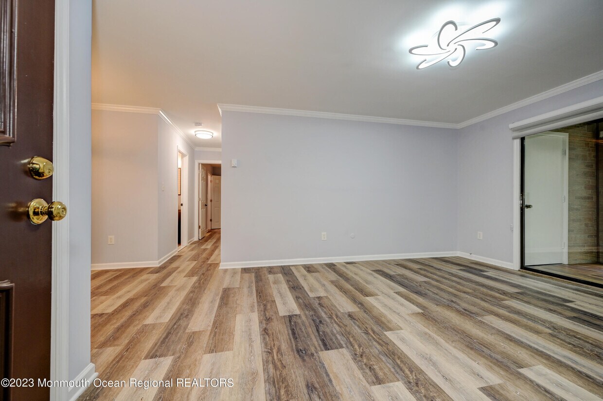 Foto principal - 99 Arrowood Rd