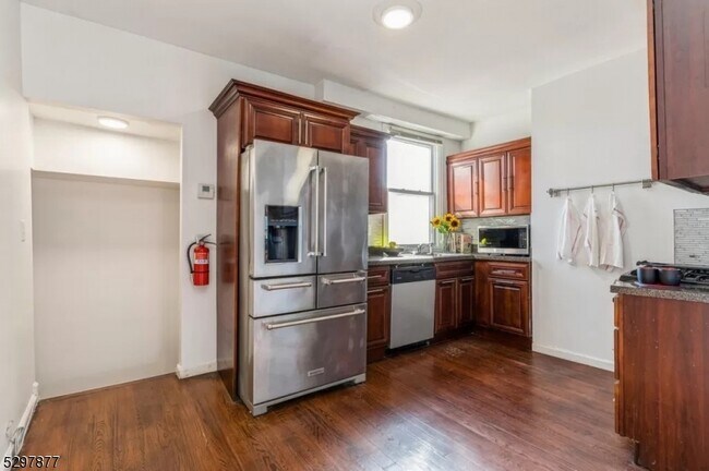 Foto del edificio - 62 Columbia St