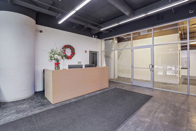 Foto del edificio - 565 W Quincy St