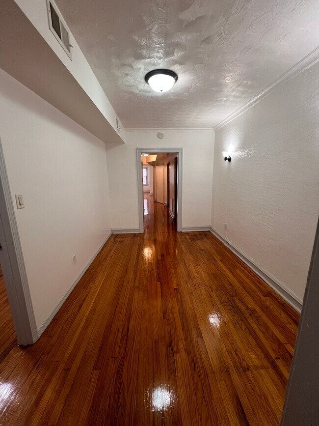 Building Photo - 1111 N Leclaire Ave