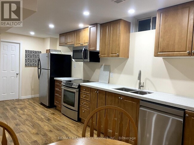 Building Photo - 5370 Bellows Ave