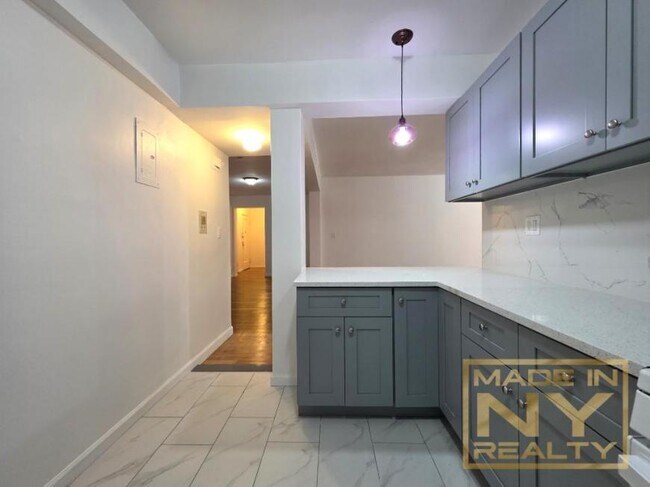 Foto del edificio - 3 bedroom in KEW GARDENS NY 11415