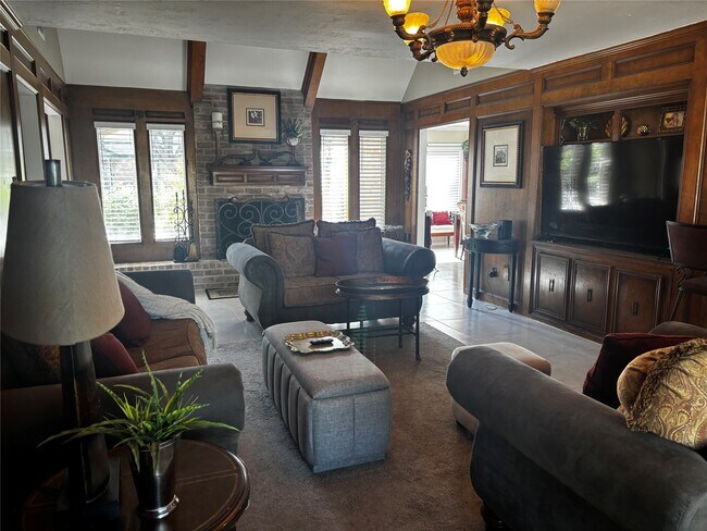 Building Photo - 11418 Chevy Chase Dr