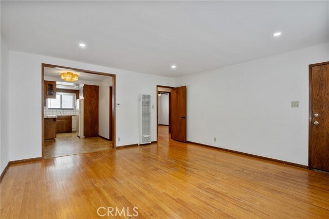 Foto del edificio - 983 W 10th St