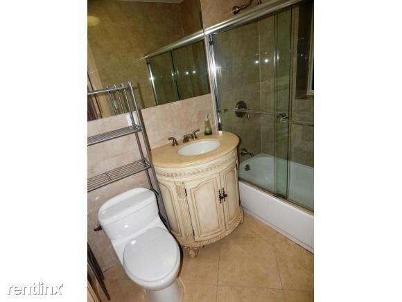 Foto del edificio - 1546 E 12th St
