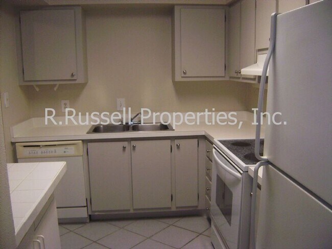 Building Photo - 540 Orange Dr