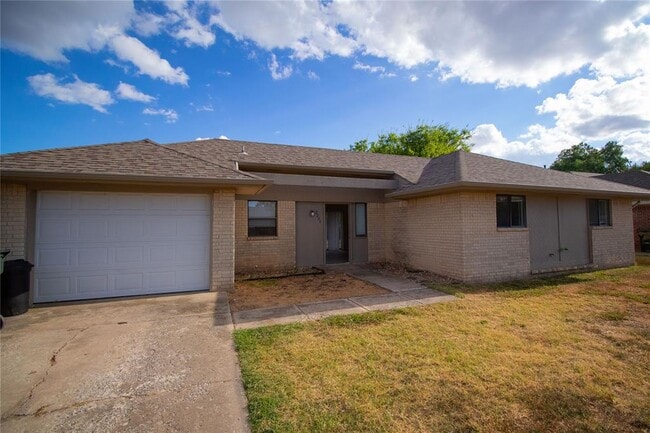 Building Photo - 2204 Lafayette Dr