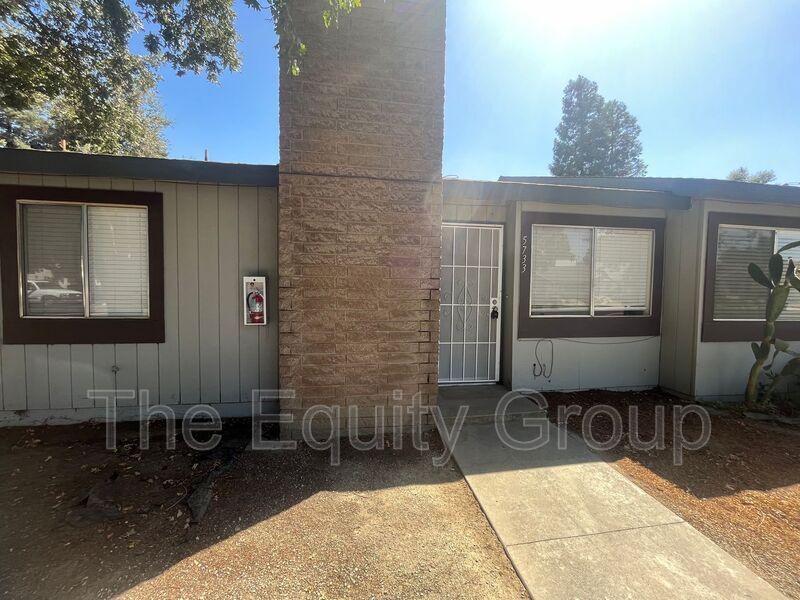 Foto principal - 5733 W Hillsdale Ave