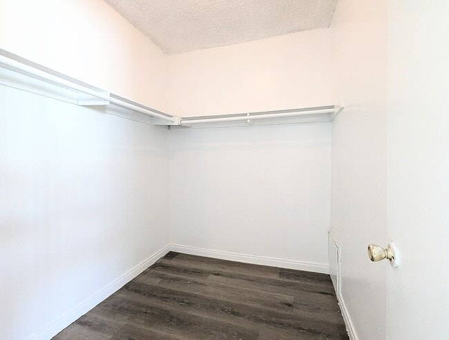 Building Photo - 1822 W Sumac Ln