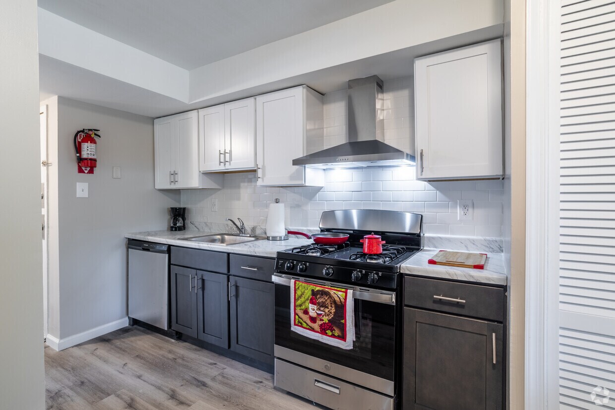 Hillcrest Oaks 105 Blackwood Clementon Rd Lindenwold, NJ Apartments