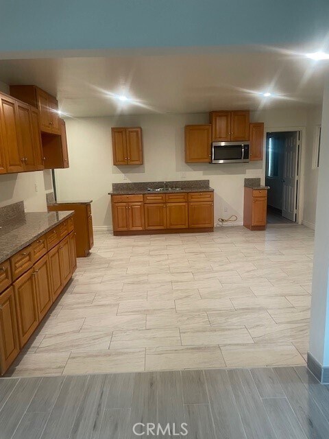 Foto del edificio - 859 S Olive St