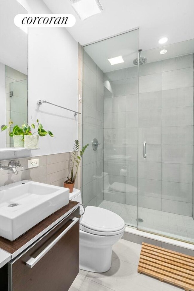 Foto del edificio - 219-223 Withers St