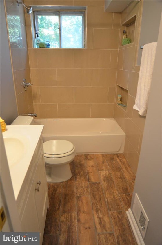 Foto principal - 4301 Sideburn Rd